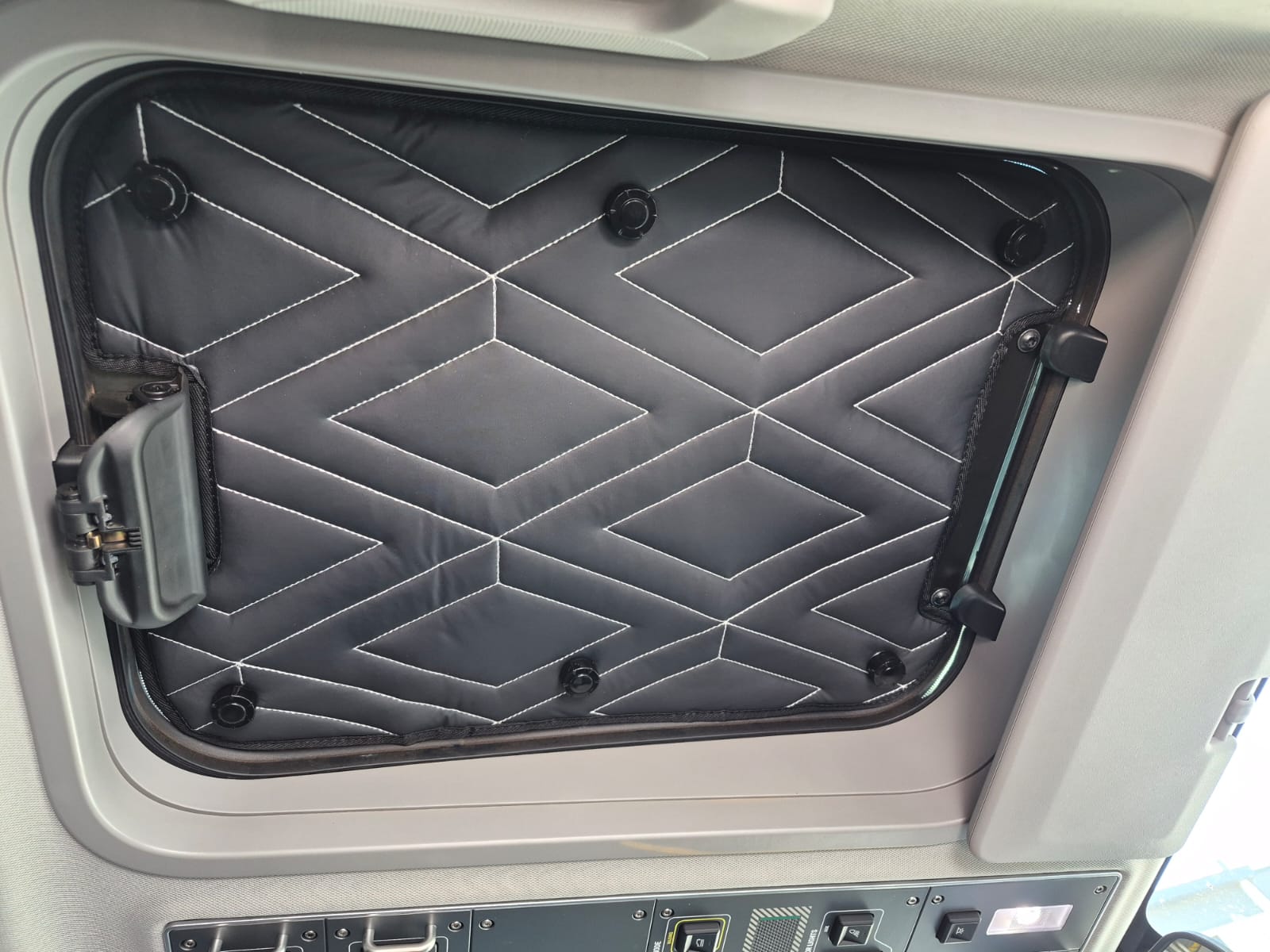 Ineos Grenadier Quartermaster Hatches Sunshade Kit - Sunshade